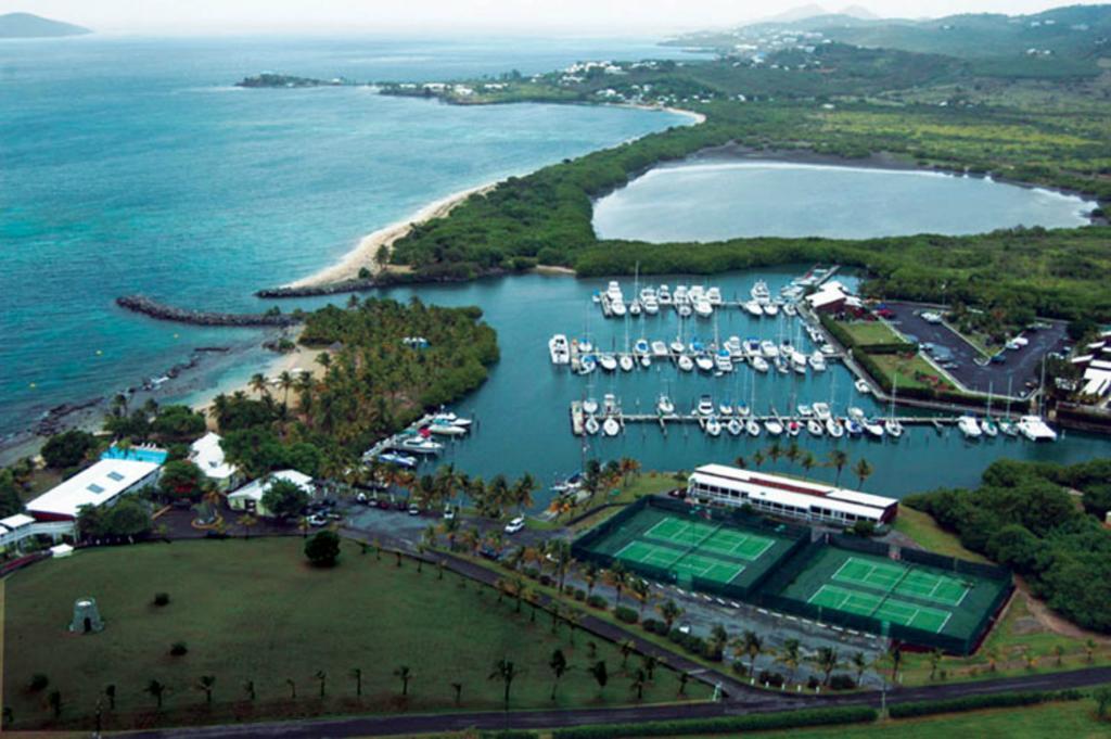 Tamarind Reef Resort Spa & Marina Christiansted Buitenkant foto