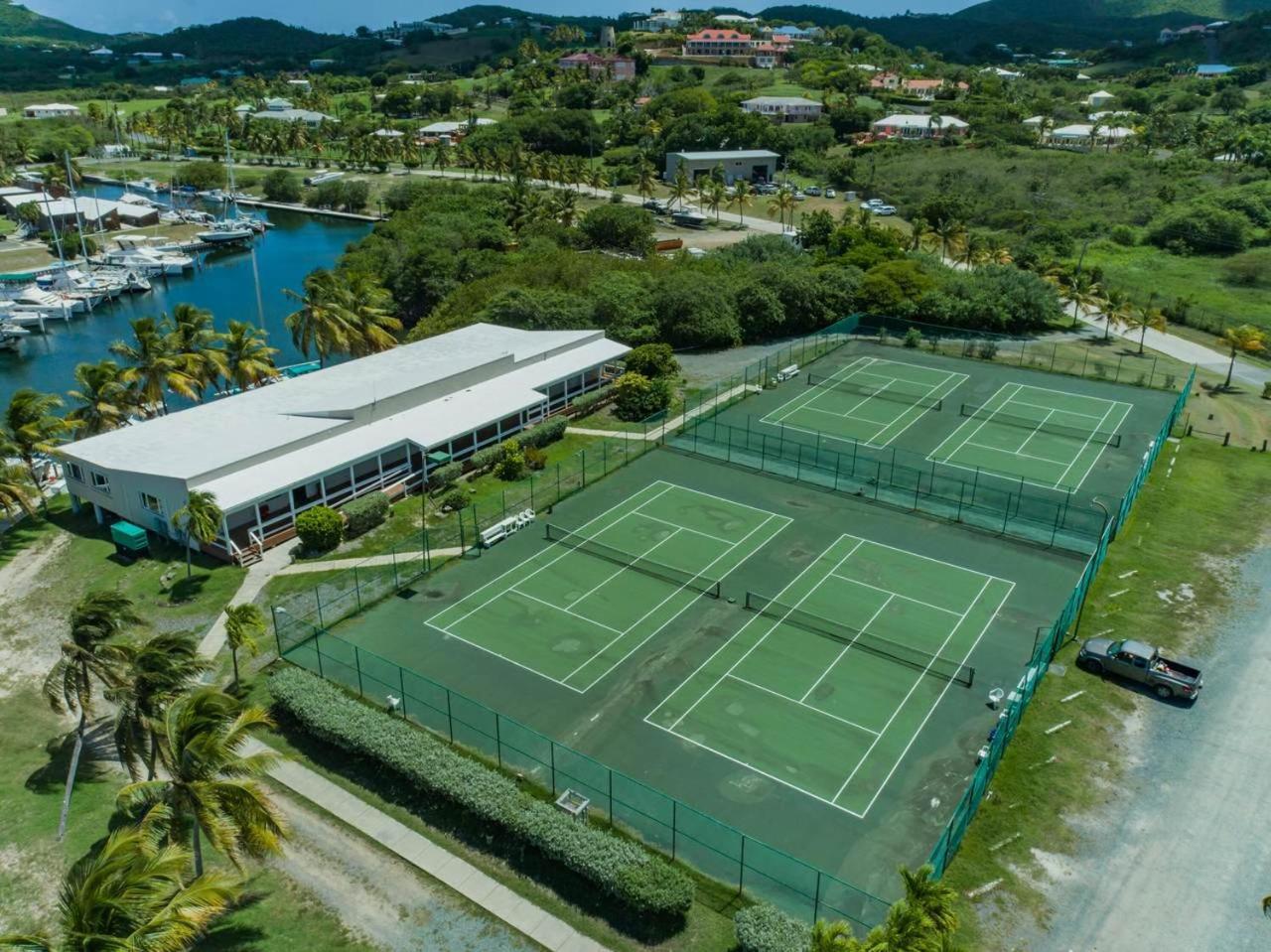 Tamarind Reef Resort Spa & Marina Christiansted Buitenkant foto