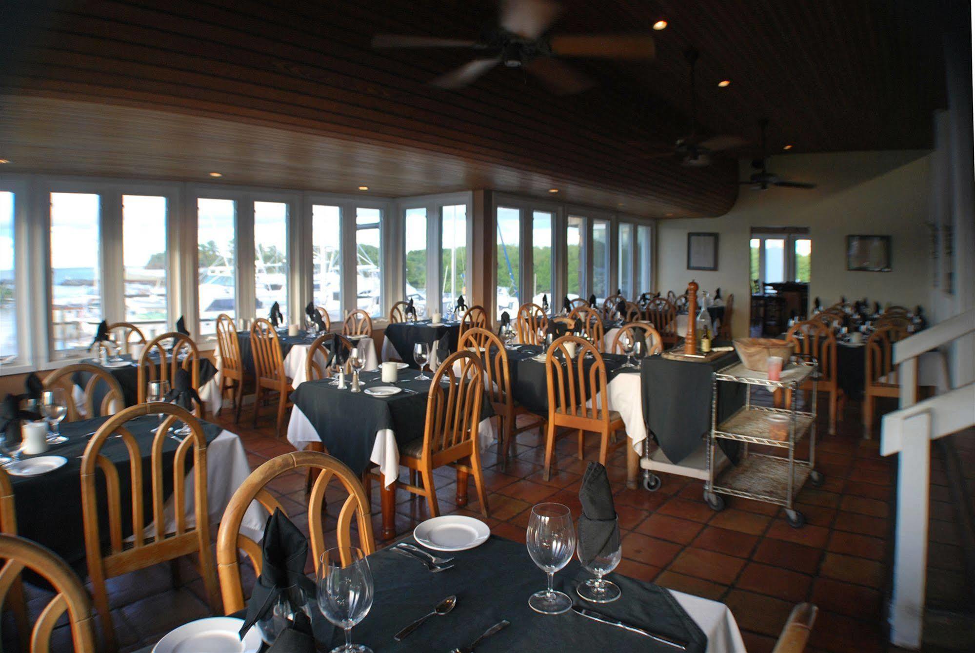 Tamarind Reef Resort Spa & Marina Christiansted Buitenkant foto