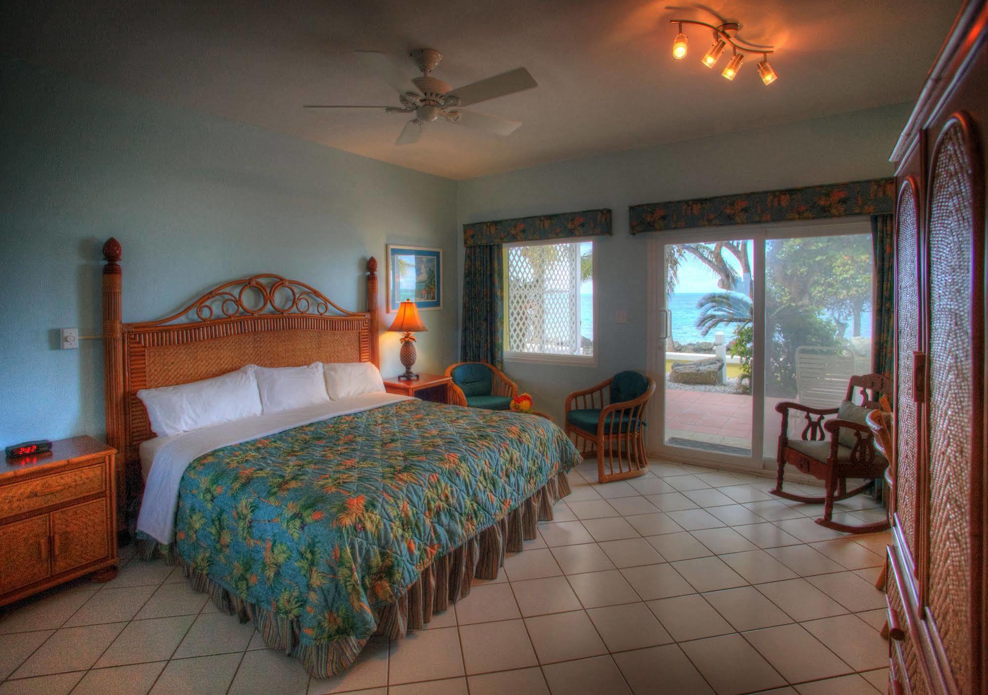 Tamarind Reef Resort Spa & Marina Christiansted Buitenkant foto