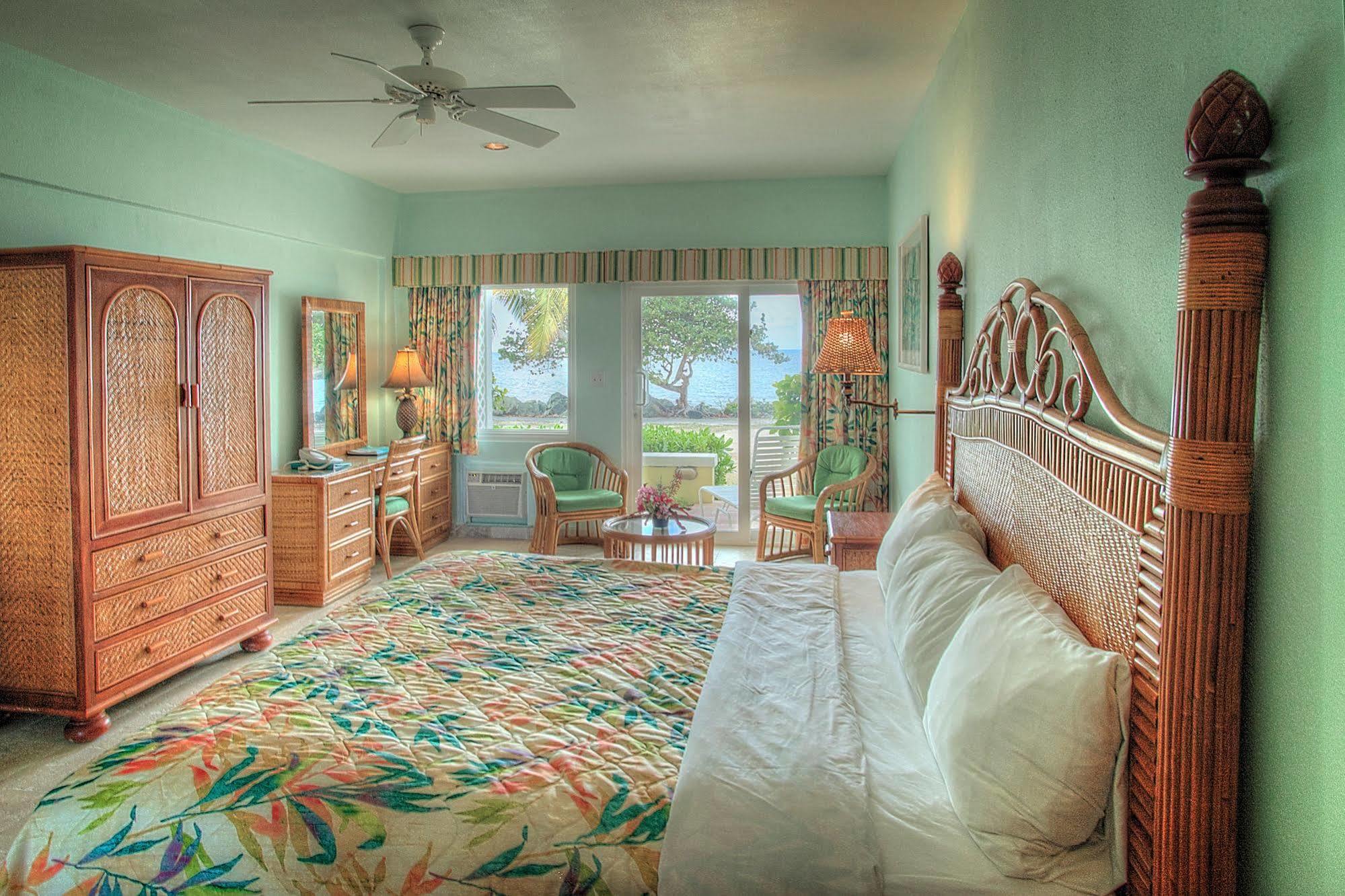 Tamarind Reef Resort Spa & Marina Christiansted Buitenkant foto